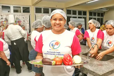 notícia: ‘É mais um curso em que aprendemos novas técnicas’, diz moradora do Residencial Miracema em capacitação promovida pelo Governo do Amapá
