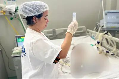 notícia: 'Tenho total assistência e apoio, isso faz toda diferença na nossa caminhada', diz mãe de bebê em tratamento complexo no HCA