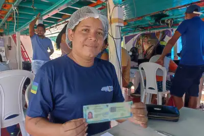 notícia: Super Fácil das Águas: Governo do Estado realiza entrega de Carteiras de Identidade Nacional em comunidades de Itaubal 