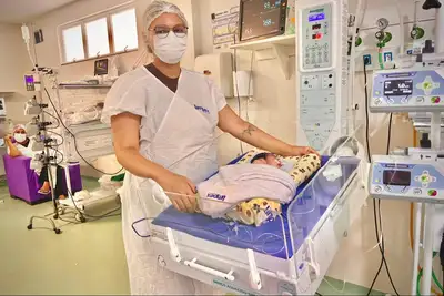 notícia: ‘Ele é um milagre’, diz mãe de bebê prematuro que recebe cuidados na UTI Neonatal do Hospital da Mulher em Macapá
