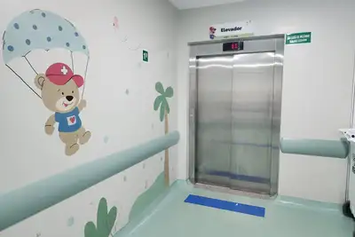 notícia: Governo do Amapá garante acessibilidade no novo Hospital da Criança e do Adolescente com elevador para pacientes em macas