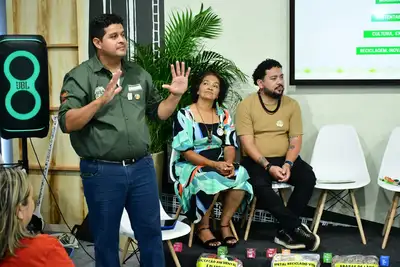 notícia: Intérprete de Libras que veio de ferry boat com a delegação do Amapá celebra participação na COP30: 'É uma chance de mostrar nosso trabalho ao mundo'