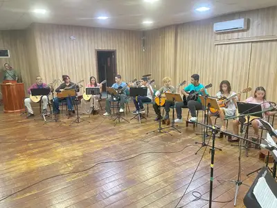notícia:  Recital didático reúne estudantes de violão e flauta doce no Centro de Educação Profissional Walkíria Lima