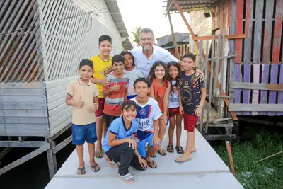 notícia: Ponte Firme: governador Clécio Luís vistoria passarela em concreto na Avenida Guaranis, em Macapá