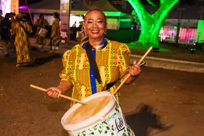 notícia: 'O tambor é nossa linguagem e nossa herança', diz percussionista do grupo 'Pretas na Percussão' durante apresentação no Encontro dos Tambores