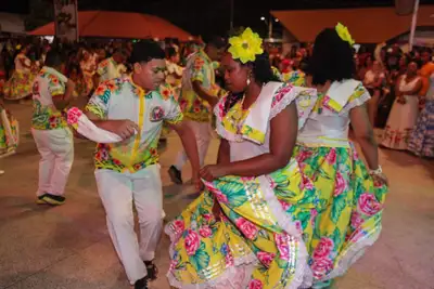 notícia: Capoeira, batuque, marabaixo e homenagens marcam noite de apresentações culturais no 30º Encontro dos Tambores