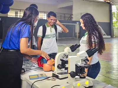 notícia: Encontro das Profissões aproxima estudantes da Escola Gabriel Almeida Café do mundo do trabalho