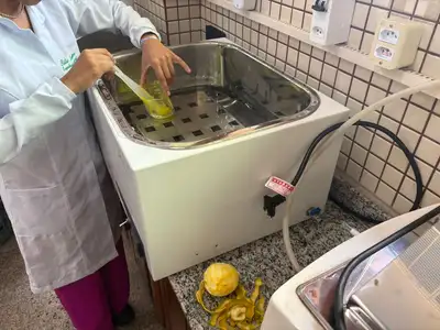 notícia: Projeto da Ueap produz bioplástico a partir do amido de milho e da laranja