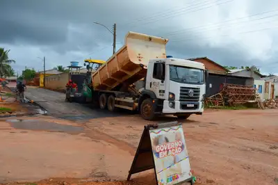 notícia: 'Traz dignidade e muda a rotina', afirma moradora sobre serviço de pavimentação do Governo do Amapá em Porto Grande