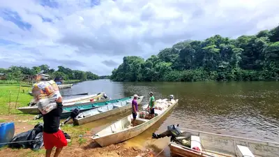 notícia: Governo do Amapá e Ministério da Integração levam kits de alimentos para aldeias de Oiapoque  
