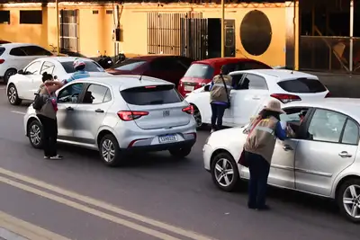 notícia: Governo do Amapá realiza blitz educativa sobre regularização fundiária na Zona Oeste de Macapá