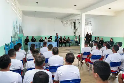 notícia: Balanço 2025: Iapen zera analfabetismo em cinco unidades e bate recorde histórico no Enem em 2025