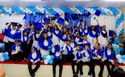 notícia: Conquista e emoção marcam formatura promovida pelo Governo do Amapá para 47 alunos do 5º ano da Escola São Lázaro, em Macapá