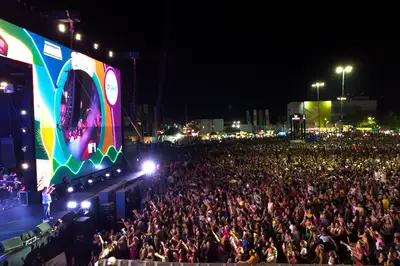 notícia: Público lota e comemora com emoção samba e pagode do Grupo Revelação na segunda noite do Reveillon do Amapá 2026