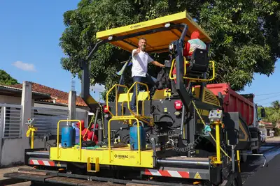 notícia: No último dia do ano, governador Clécio Luís mantém ritmo de trabalho e acompanha pavimentação no Alvorada