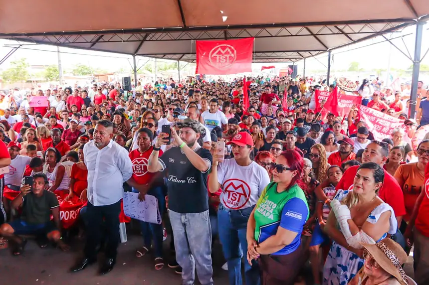 População local lotou o espaço destinado a cerimônia prestigiando a assinatura do Termo, local ficou pequeno