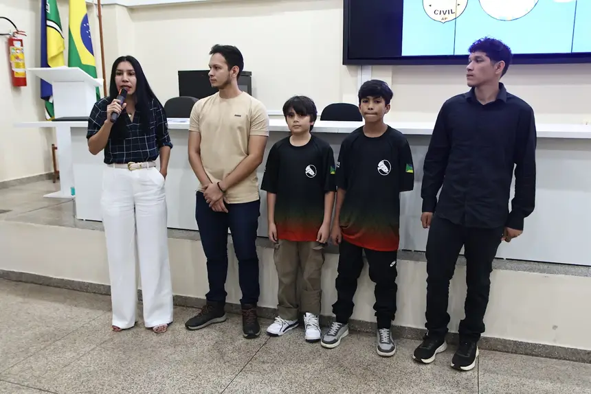 Grupo de alunos e professores que vão representar o Amapá em evento internacional de robótica