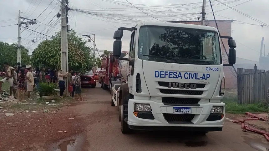 Viatura de combate a incêndio da Defesa Civil Eatdual deu apoio ao Corpo de Bombeiros
