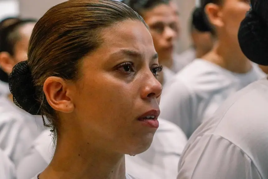 Emoção marcou a cerimônia, simbolizando o início de uma nova etapa na vida dos futuros policiais militares