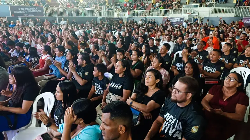 Ginásio Avertino Ramos ficou tomado por fiéis de congregações diversas 