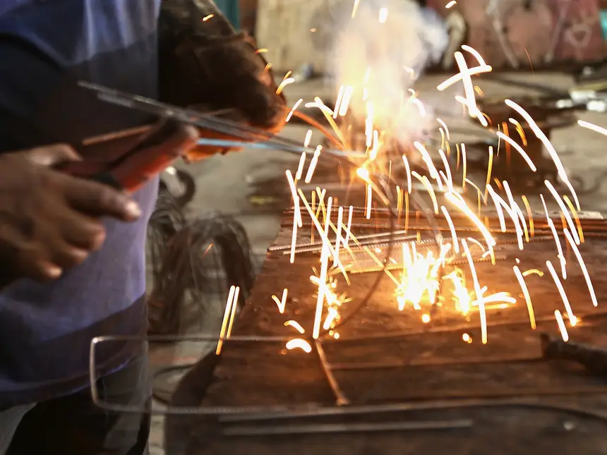 Profissionais soldadores contratados pelas agremiações 