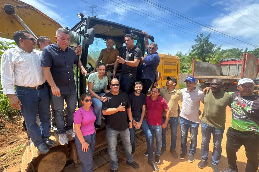 Obras da Rodovia Estadual AP 160 que interliga Vitória e Laranjal do Jari 