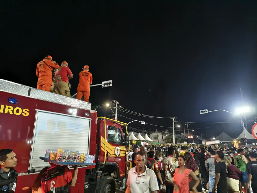 Bombeiros fazem monitoramento para prevenir pânico e tumulto