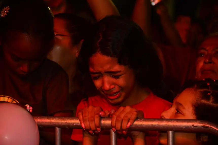 Adoradores se emocionaram durante o show 