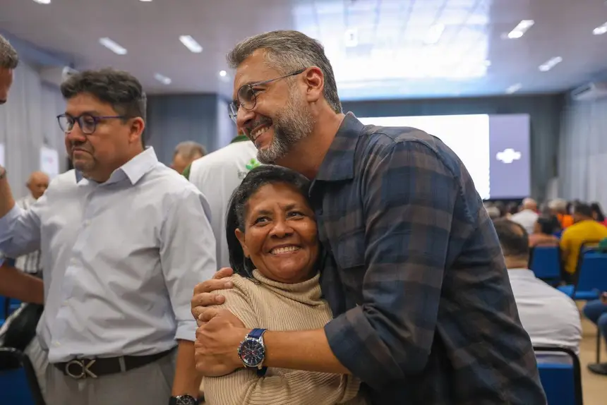 Agricultora Socorro Tavares e governador Clécio Luís