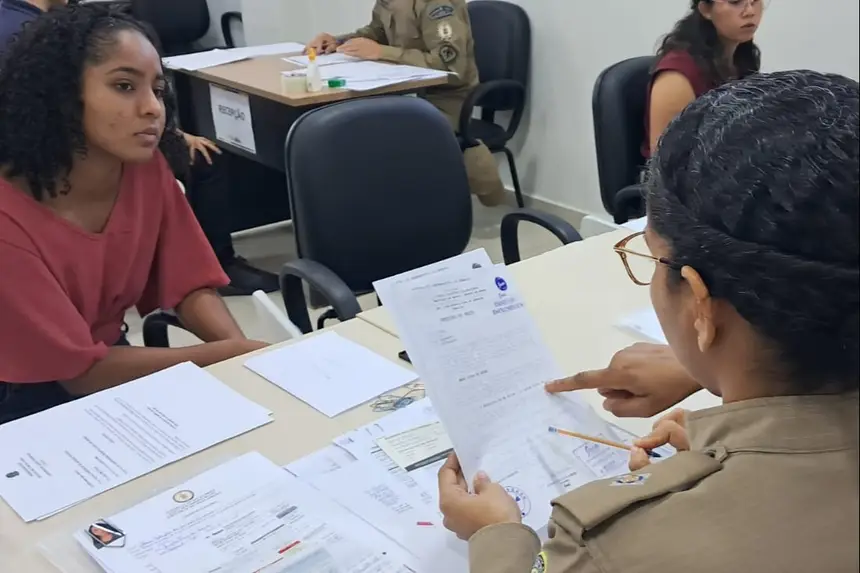 Candidatos convocados apresentam documentação em etapa que antecede o curso de formação da corporação.