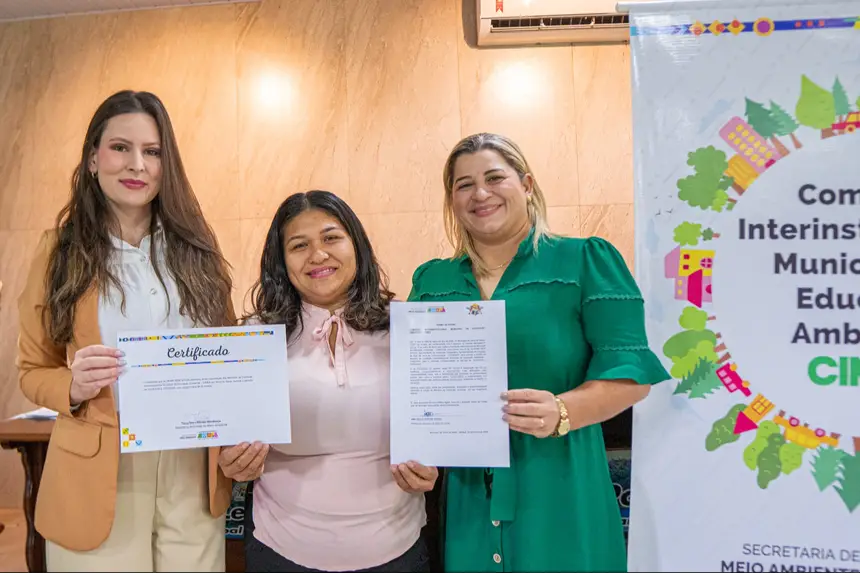Renata Hubner, Aldenir Reis e Paulinha Santos, prefeita de Serra do Navio
