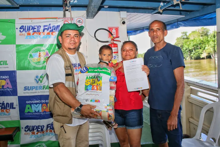entrega de kit de alimentos 