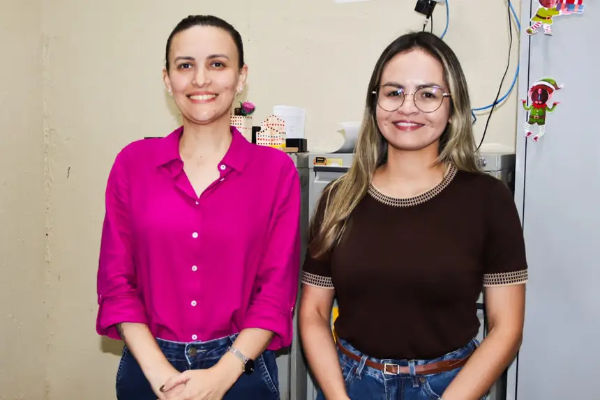 Pedagogas da Unidade Cesein, Richelle de Nazaré e Emanoela Vidigal Viana, responsáveis pelas atividades sociais de jovens e orientadoras no torneio nacional de dama