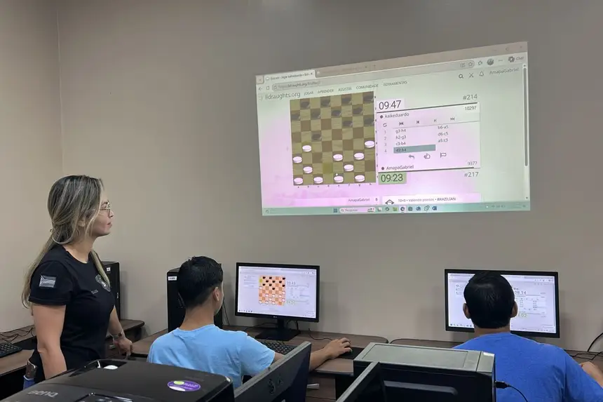 Durante as horas do torneio, jovens tiveram o acompanhamento pedagógico