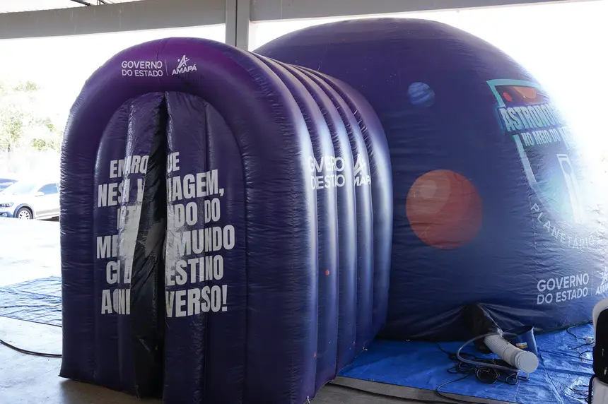 o publico também pode se distrair com o planetário. 