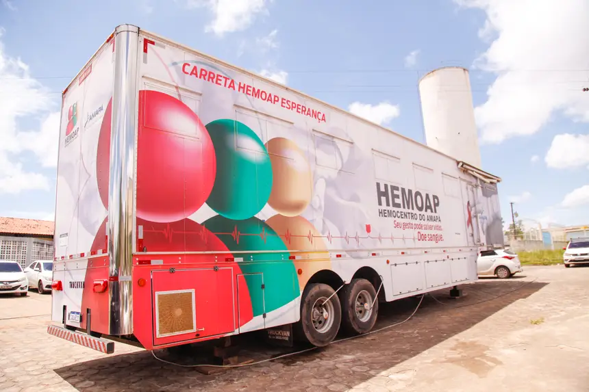Carreta do Instituto de Hematologia e Hemoterapia do Amapá (Hemoap)