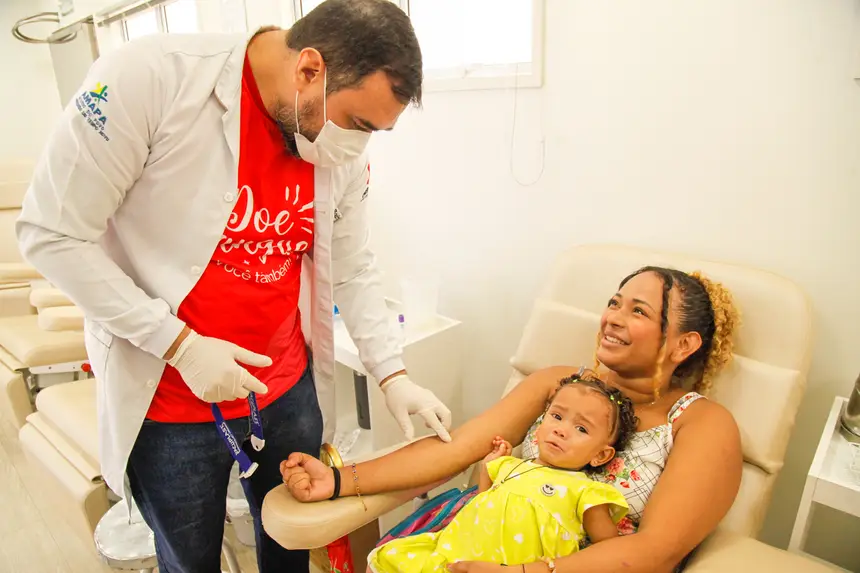 Moradora do Macapaba atendida na carreta do Hemoap