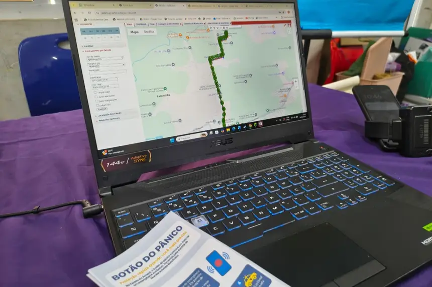 Demonstração de funcionamento do botão do pânico sincronizado com a tornozeleira eletrônica contra condenados por violência doméstica