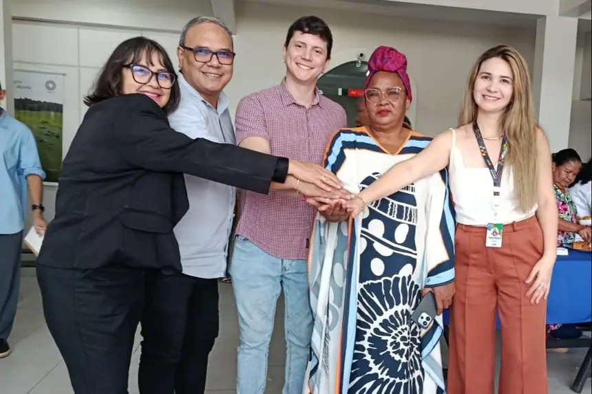 Representante do senador Randolfe Rodrigues e Secult com Michel Flores, superintendente do Iphan no Amapá (meio), Marinez Lopes - vice-presidente da rede estadual das parteiras tradicionais e Macelir Kobayashi - secretária adjunta de atenção a saúde 