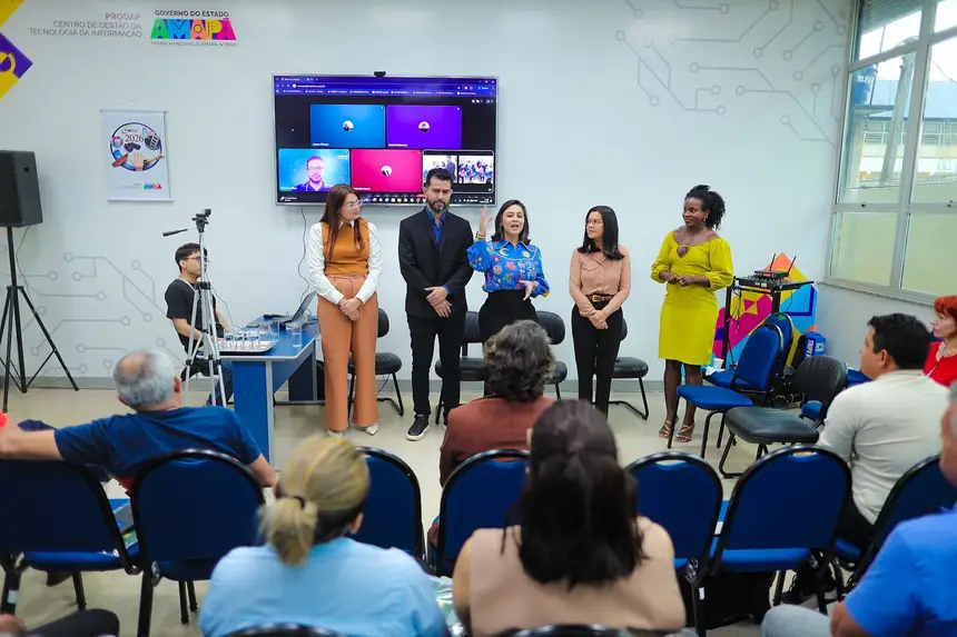 Demonstração e responsabilidades dos painelistas ao repassar estratégias sobre uso da IA