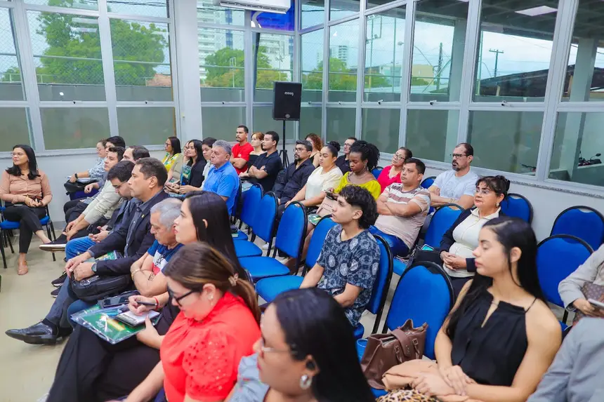 Servidores da Junta Comercial do Amapá e de outros órgãos, atentos as palavras dos painelistas