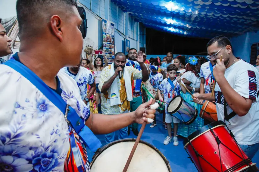 Festeiros e convidados dão a tônica da abertura do Ciclo do Marabaixo 2026 no barracão do grupo Azebic