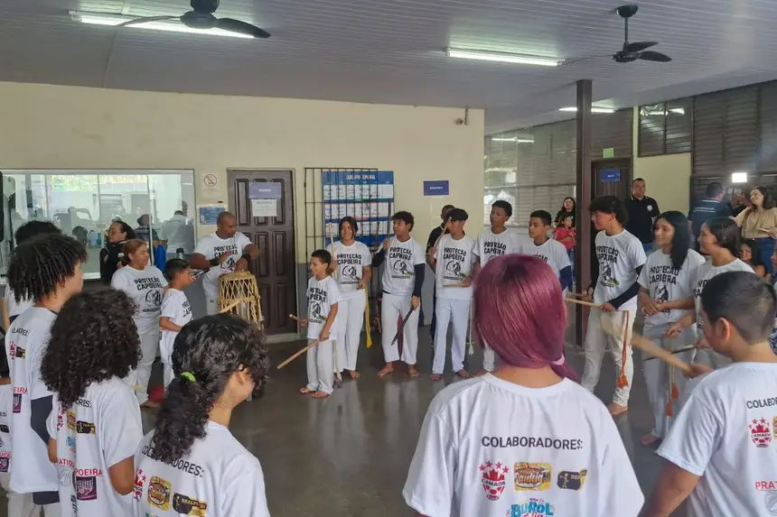 Apresentação de capoeira movimentou o público durante a celebração dos 50 anos da Escola Zolito Nunes, em Macapá