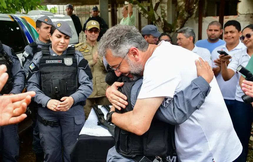  <div class='credito_fotos'>Foto: Max Renê/GEA &nbsp;&nbsp;|&nbsp;&nbsp; <a href='/midias/2026/originais/20260414111231-GF00017074-F00221246.webp' download><i class='fa-solid fa-download'></i> Download</a></div>