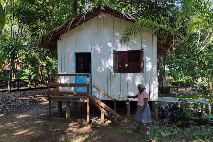Casa de moradores ribeirinhos da Amazônia 
