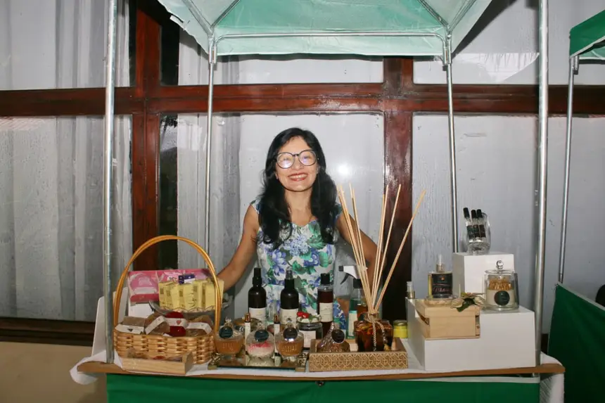 Feira reuniu artesãos e empreendedores locais, com exposição de produtos típicos da região.