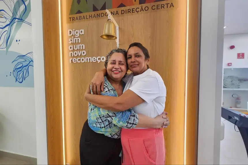 O sino tocou para Ana Cláudia e Arilene Quintela. Curadas do câncer de mama, elas seguem adiante com as famílias que a luta fortaleceu