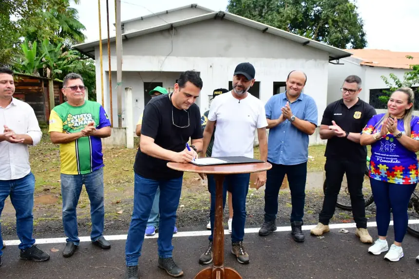 Assinatura da ordem de serviço contou com o delegados, agentes e profisisonais das policiais civis e militares.