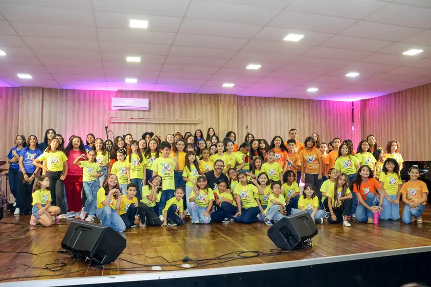 O coral recebe estudantes de 8 a 17 anos