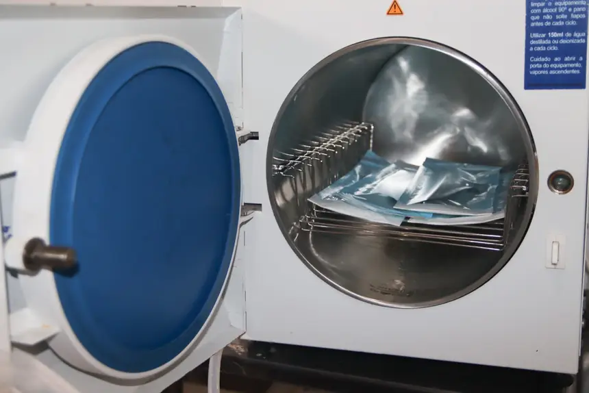 Material passa pelo ´processo de esterilização 
